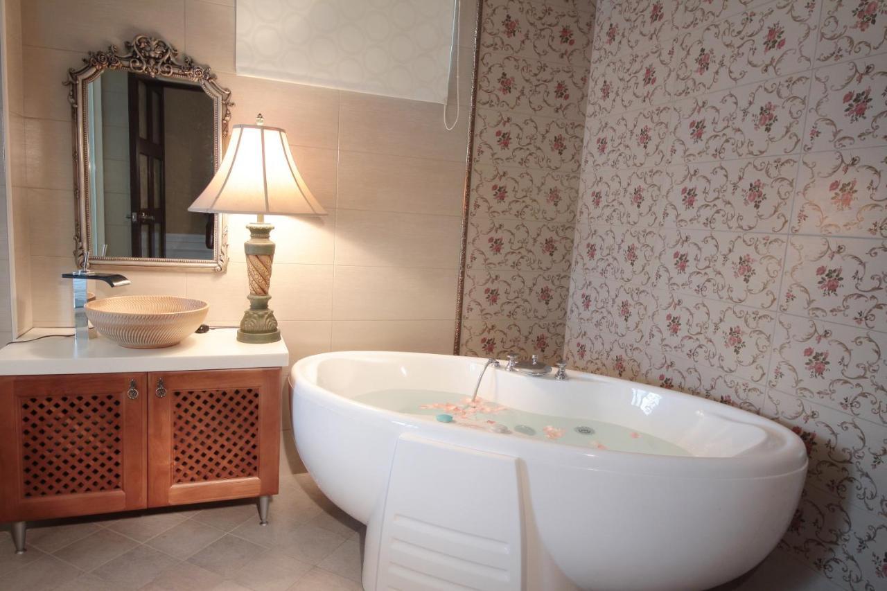 Luxembourg Hills Homestay Цзяосі Екстер'єр фото